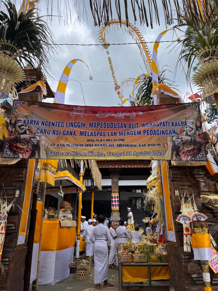 Karya Melaspas di Br Badung Tengah Desa Ayunan